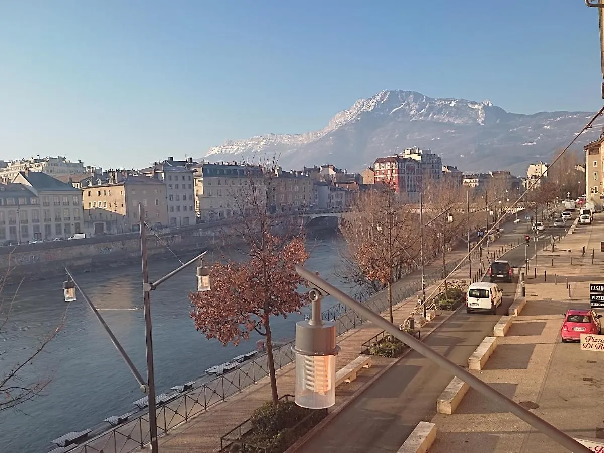 Vue exceptionnelle sur l'Isère et les montagnes Grenoble 0*,
