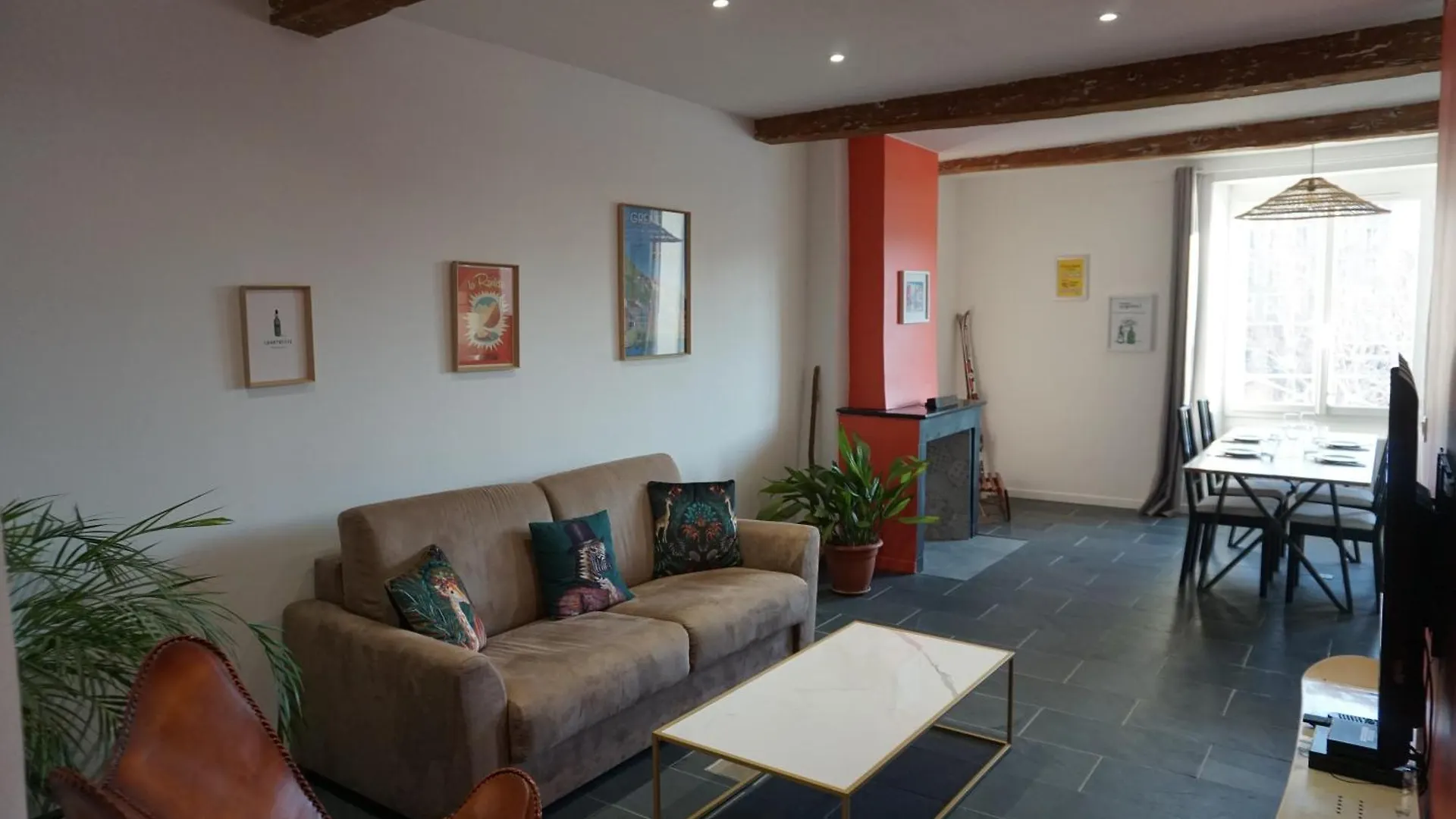 Vue Exceptionnelle Sur L\'Isere Et Les Montagnes contacts